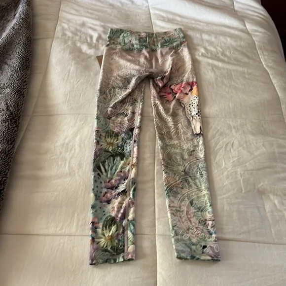 Niyama sol “solbox exclusive” rebirth leggings size small NWT - Picture 4 of 4